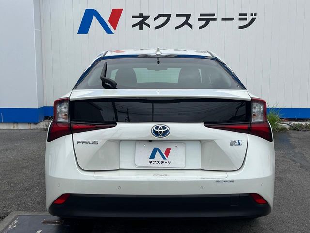 トヨタ プリウス