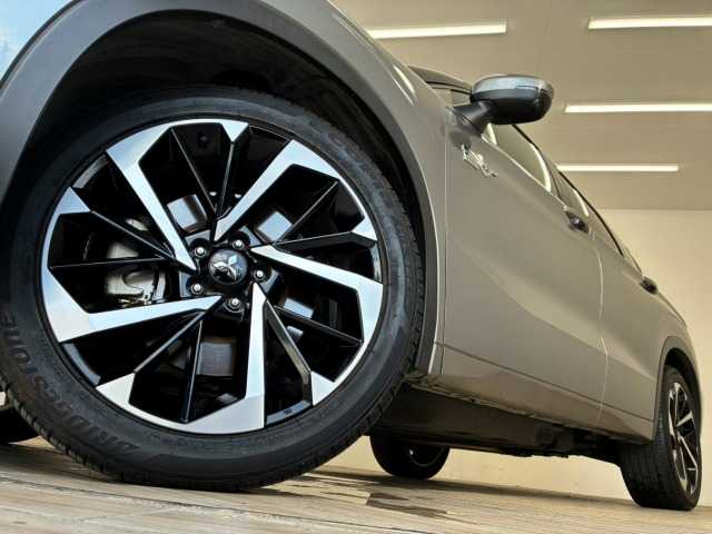 三菱 アウトランダー