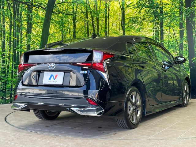 トヨタ プリウス