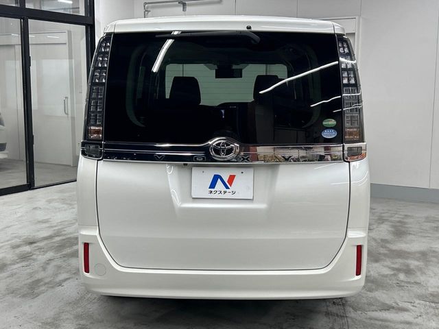 トヨタ ヴォクシー