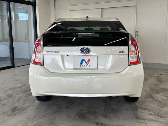 トヨタ プリウス