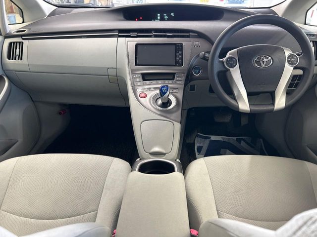 トヨタ プリウス