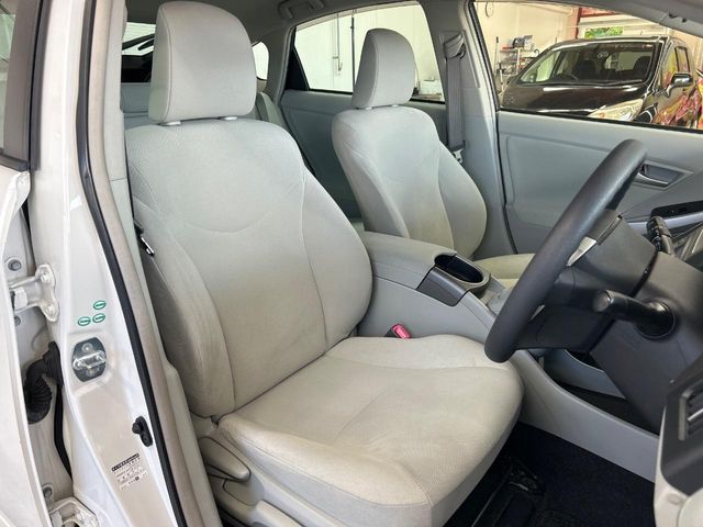 トヨタ プリウス