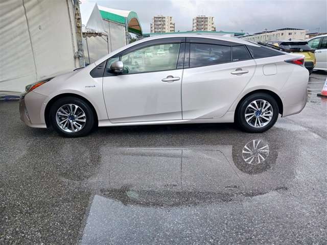 トヨタ プリウス