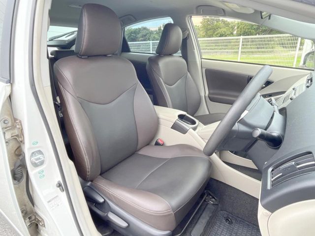 トヨタ プリウス