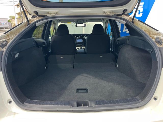 トヨタ プリウス