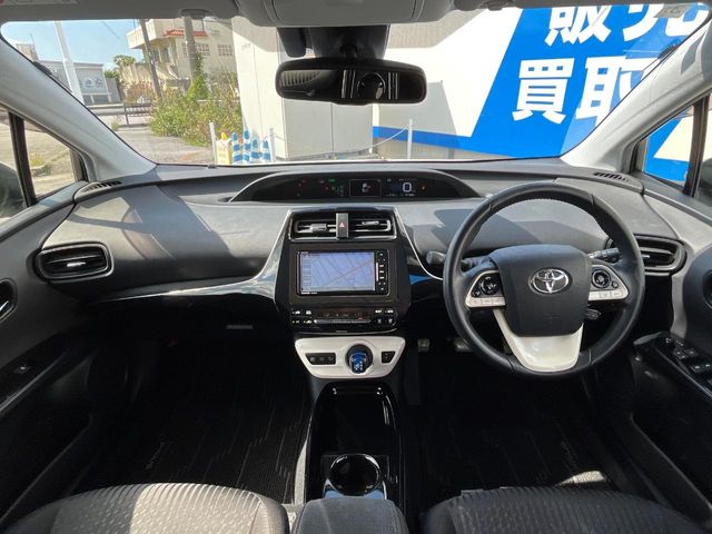 トヨタ プリウス