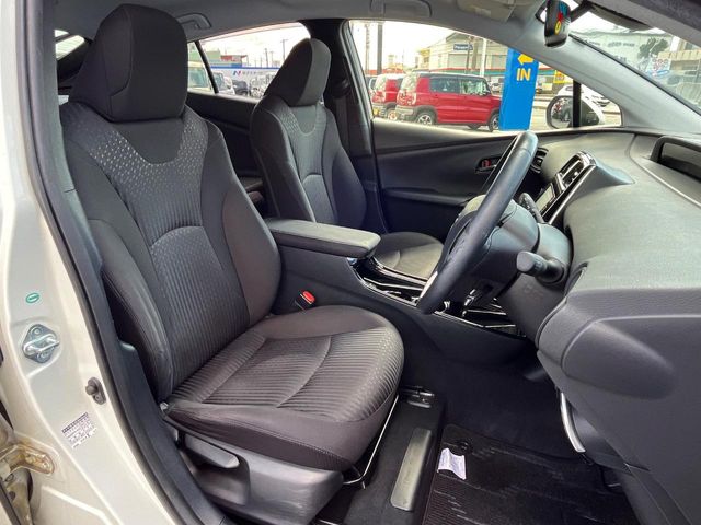 トヨタ プリウス