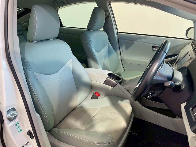 トヨタ プリウス