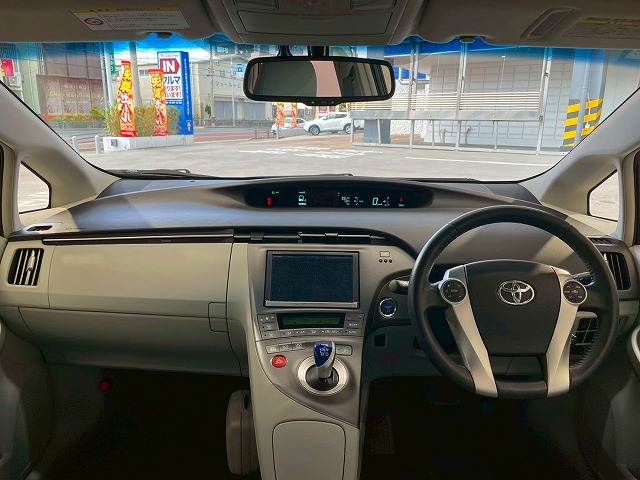 トヨタ プリウス