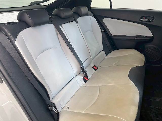 トヨタ プリウス