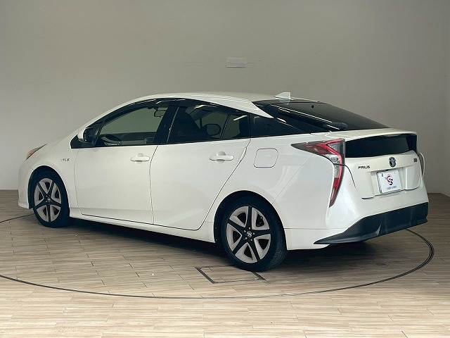 トヨタ プリウス