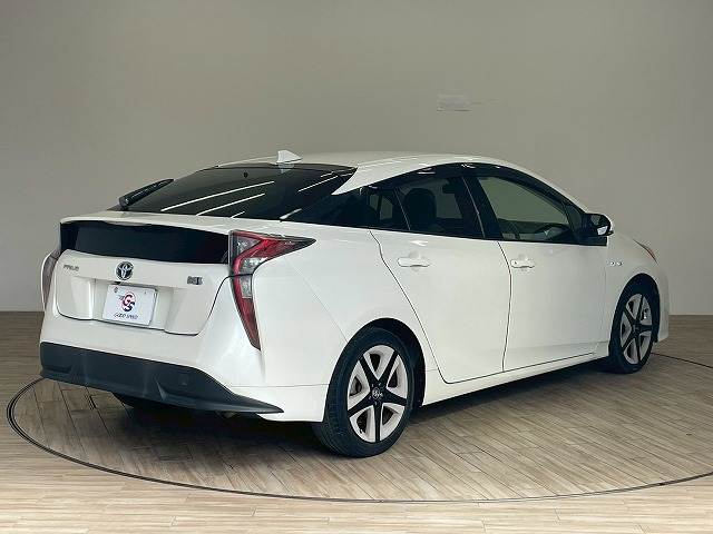 トヨタ プリウス