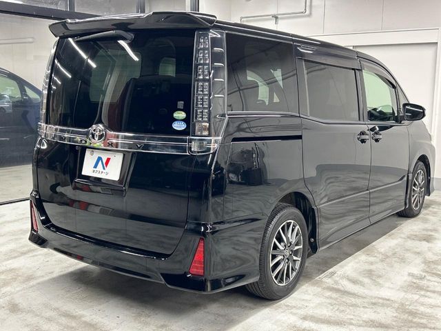 トヨタ ヴォクシー