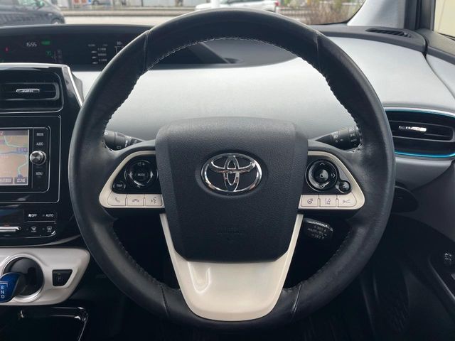 トヨタ プリウスPHV