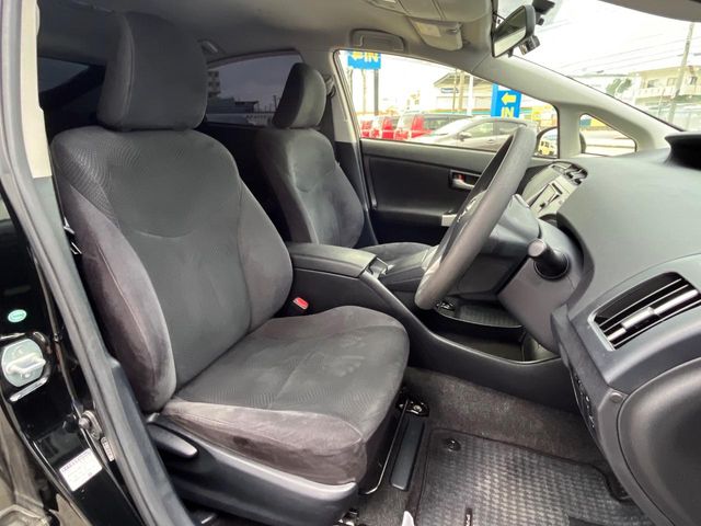 トヨタ プリウス