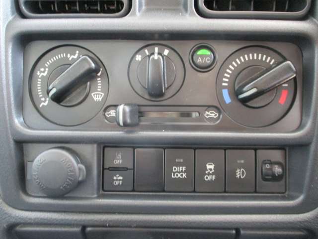 日産 NT100クリッパー