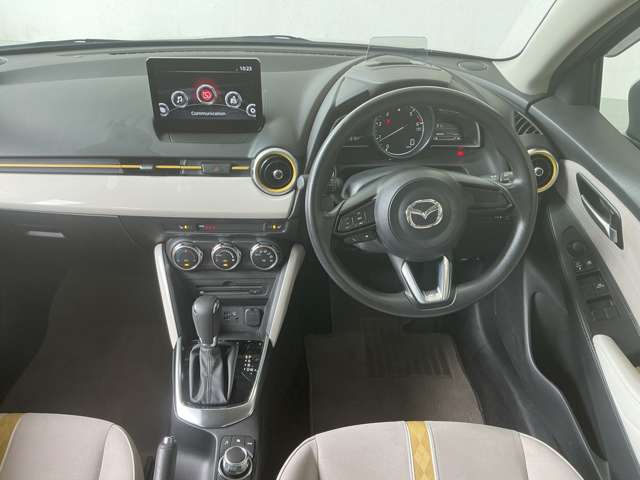 マツダ MAZDA2