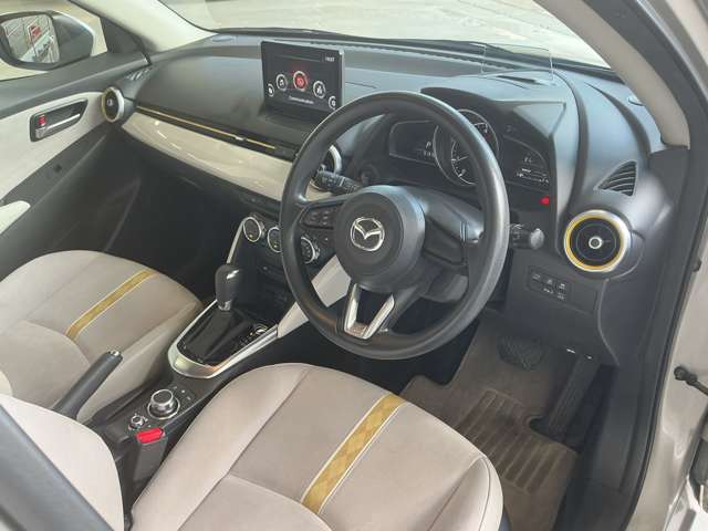 マツダ MAZDA2