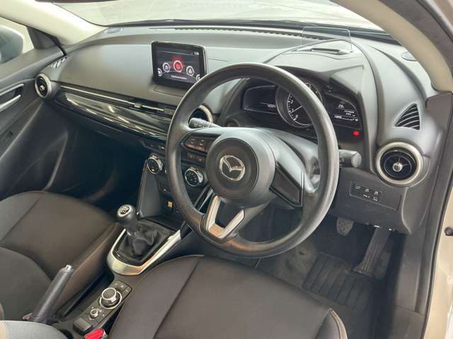 マツダ MAZDA2