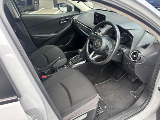マツダ MAZDA2