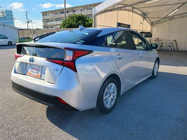 トヨタ プリウス