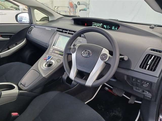 トヨタ プリウス