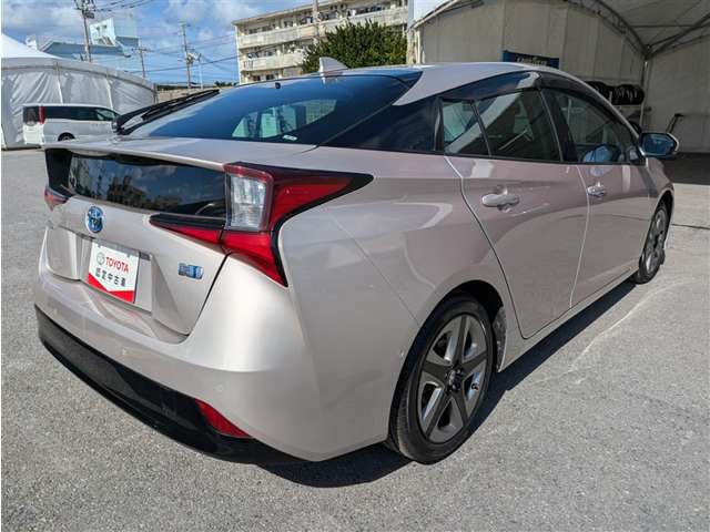 トヨタ プリウス