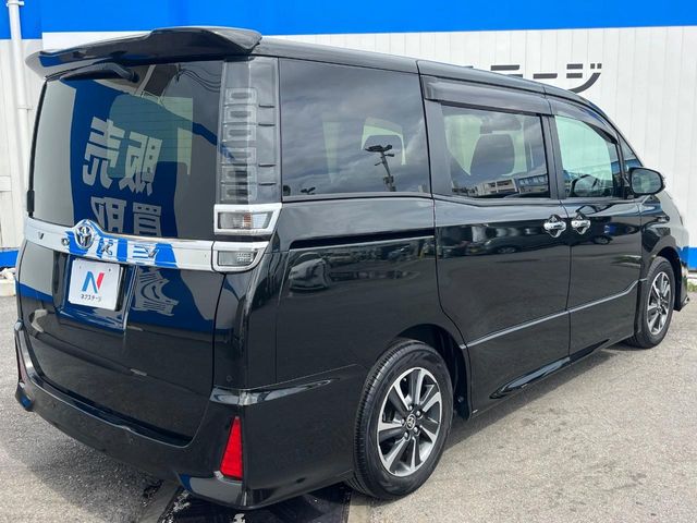 トヨタ ヴォクシー