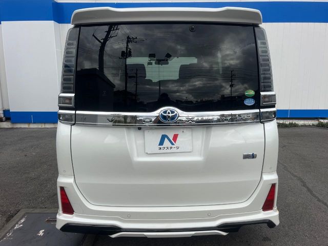 トヨタ ヴォクシー