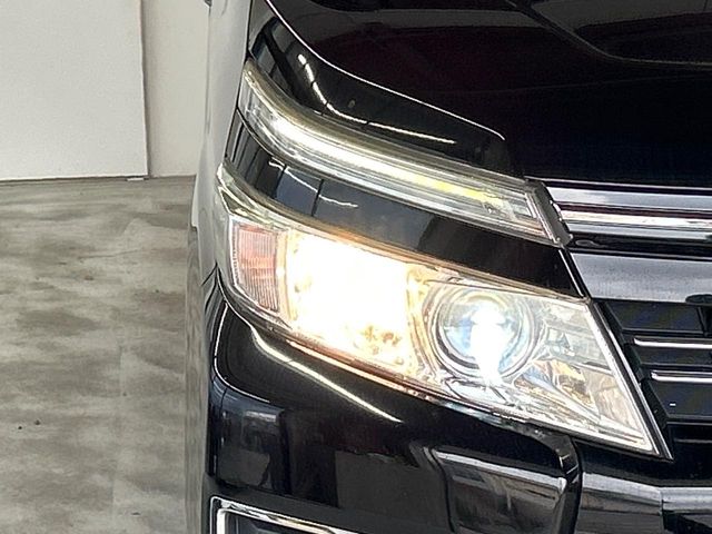 トヨタ ヴォクシー