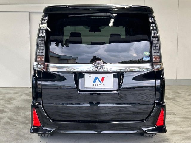 トヨタ ヴォクシー