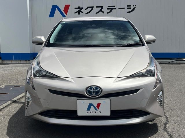 トヨタ プリウス