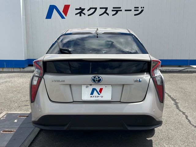 トヨタ プリウス