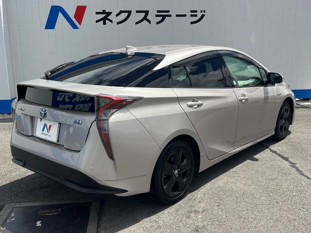 トヨタ プリウス