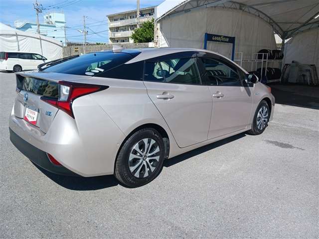 トヨタ プリウス