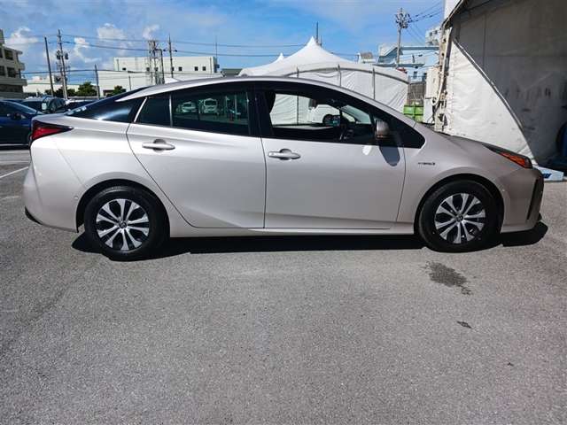 トヨタ プリウス