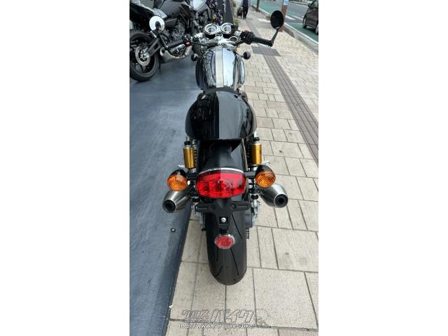 トライアンフ スラクストン