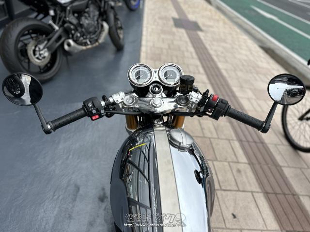 トライアンフ スラクストン