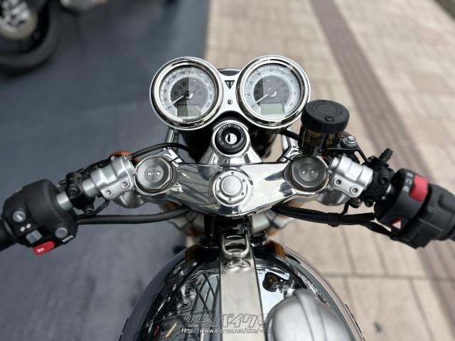 トライアンフ スラクストン