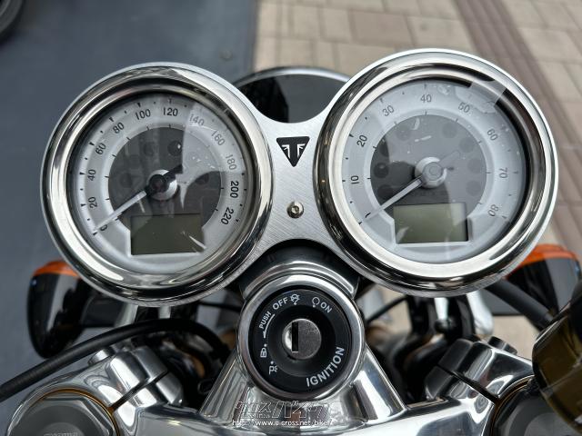 トライアンフ スラクストン