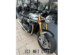 トライアンフ スラクストン