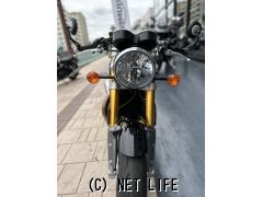 トライアンフ スラクストン