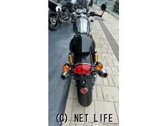 トライアンフ スラクストン