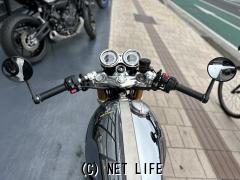 トライアンフ スラクストン