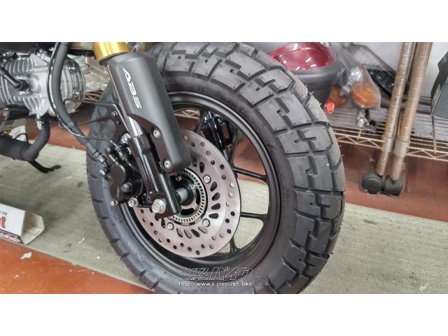 フロントには2ポッドキャリパーを採用。安定した制動フィールによる、信頼感のある走りを可能にします。さらに、ブレーキング時の安心感を高める1チャンネルABSを装備しています。 ホンダ モンキー