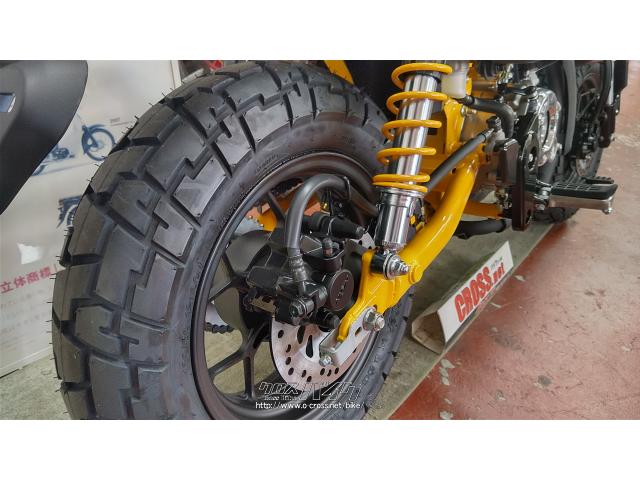 リアにはシングルポッドキャリパーを組み合わせたディスクブレーキを採用。安定した制動フィールによる、信頼感のある走りを可能にします。 ホンダ モンキー