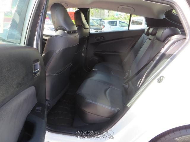 リアシートも全席ブラックレザーシート! トヨタ プリウス