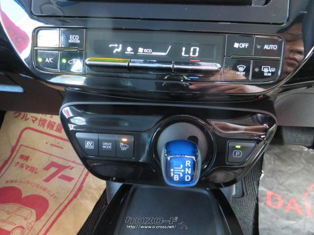 ナビ下には、操作性・見た目もGOOD!なオートエアコン、パーキングアシストは駐車場を確認、半自動で駐車してくれます。 トヨタ プリウス