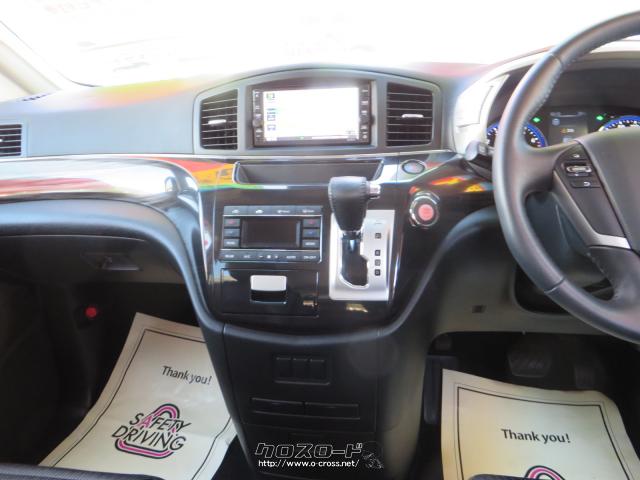 センターパネル、7インチワイドナビ付き!操作性・見た目もGOOD!なオートエアコン、ハンドルの位置に近く便利なインパネATシフトまわり。 日産 エルグランド